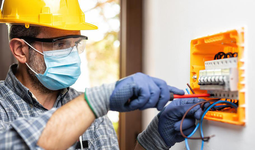 Licensed technician performing Residential & Commercial Repair for a Midvale, UT property